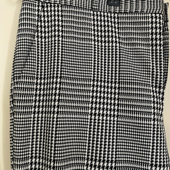 Banana Republic Pants - Banana Republic Black & White Houndstooth Cropped Pants